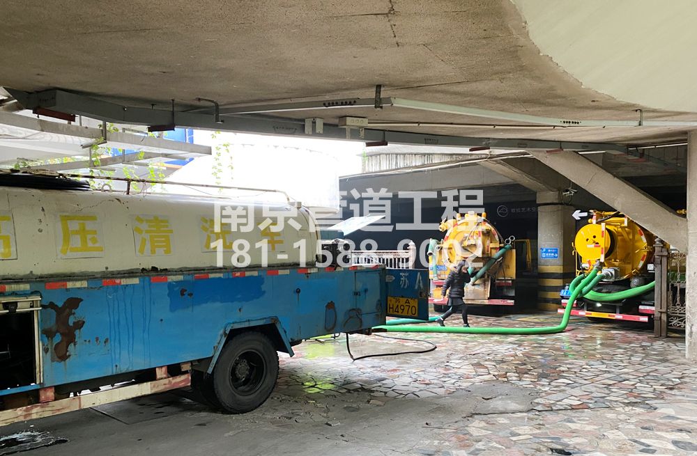 273江湾商场地下室污水清理